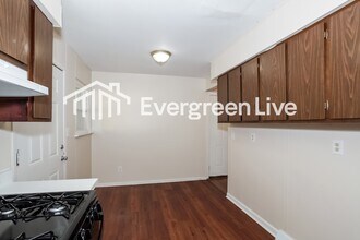 651 Fairborn Rd in Cincinnati, OH - Building Photo - Building Photo