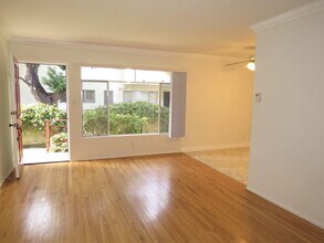 1219 Barry Ave in Los Angeles, CA - Foto de edificio - Building Photo