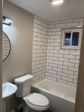 214 Barbara Dr in Mckees Rocks, PA - Foto de edificio - Building Photo