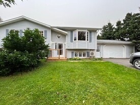 33 Amanda Dr in Charlottetown, PE - Building Photo