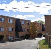 20365 Lorain Rd in Fairview Park, OH - Building Photo