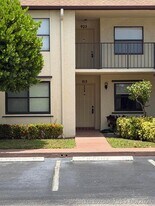 7879 Willow Spring Cir N in Lake Worth, FL - Building Photo