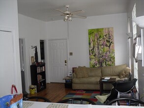 2321 W Belmont Ave, Unit 2R in Chicago, IL - Building Photo - Building Photo