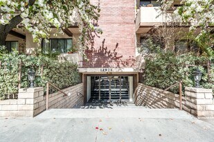 14923 Moorpark St in Sherman Oaks, CA - Building Photo