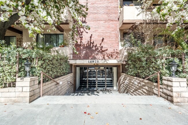 property at 14923 Moorpark St