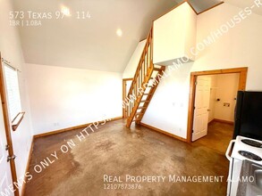 573 TX-97 in Floresville, TX - Building Photo - Building Photo