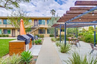 3530 W Adams Blvd in Los Angeles, CA - Building Photo - Building Photo