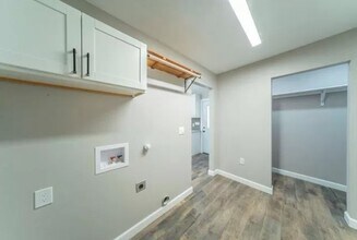 710 N Rusk St in Weatherford, TX - Foto de edificio - Building Photo