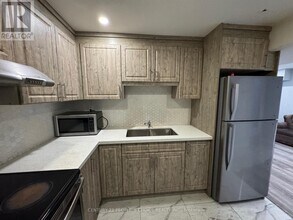 9 Facet St in Brampton, ON - Building Photo - Building Photo