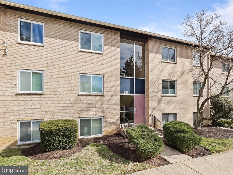 6288 Rose Hill Ct, Unit D in Alexandria, VA - Building Photo