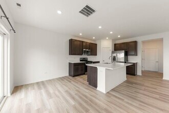 25734 W Wakefield Dr in Plainfield, IL - Building Photo - Building Photo