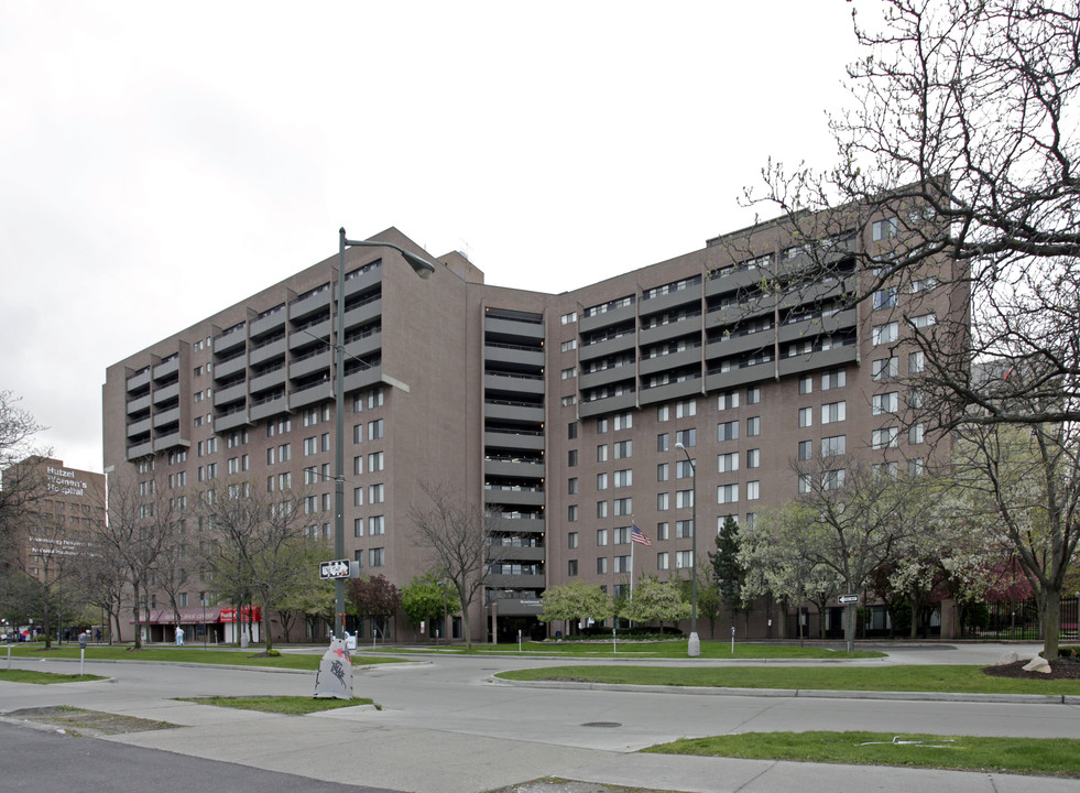 Bicentennial Tower in Detroit, MI - Building Photo