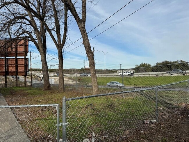 706 Wren Ave in Austin, TX - Building Photo - Building Photo