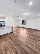 165 SW 170th Ave in Pembroke Pines, FL - Foto de edificio - Building Photo