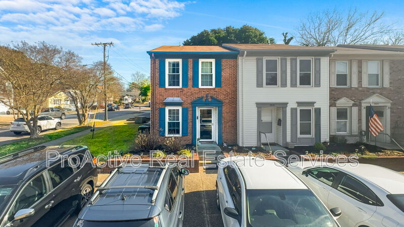 9618 Mason Creek Rd in Norfolk, VA - Building Photo