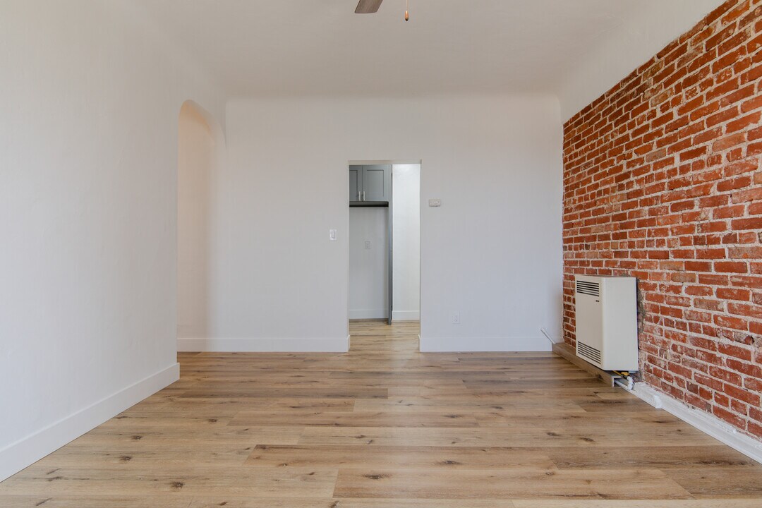 Newly Renovated Apartments in Los Angeles, CA - Building Photo