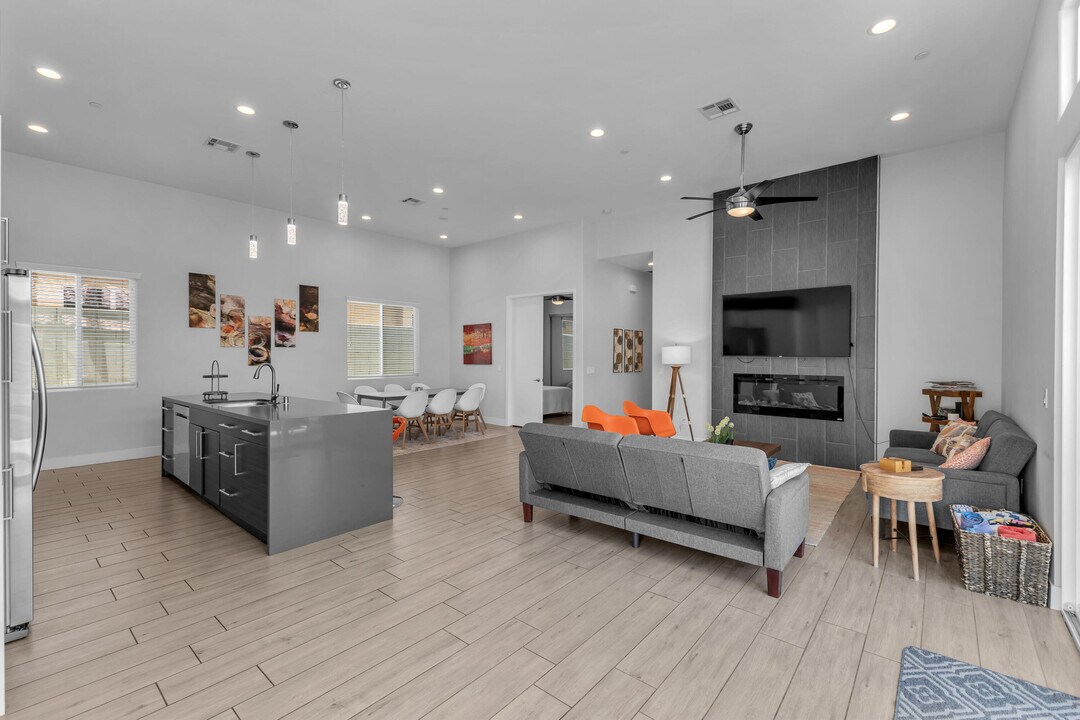 51855 Avenida Juarez in La Quinta, CA - Building Photo