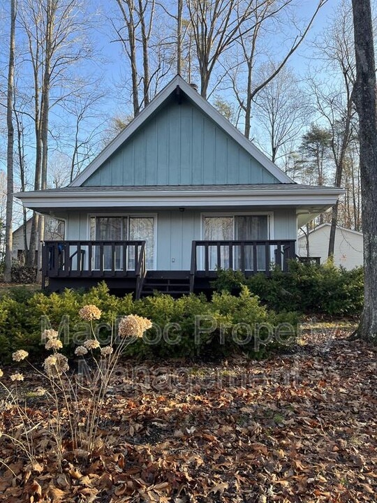 549 Harrison Cir in Locust Grove, VA - Building Photo