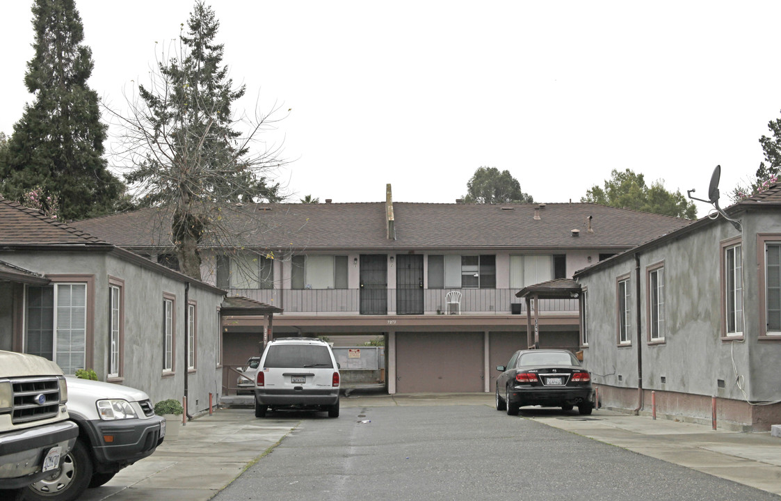 Lynde Street in Oakland, CA - Foto de edificio