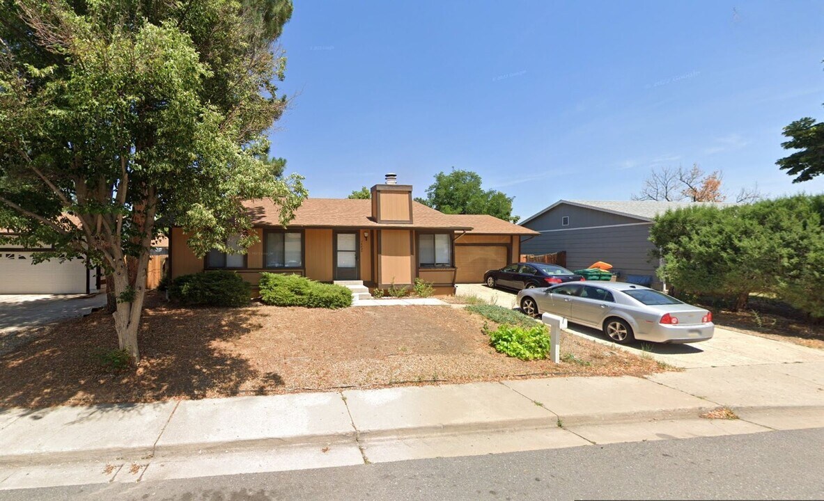 16825 E Kenyon Dr in Aurora, CO - Building Photo