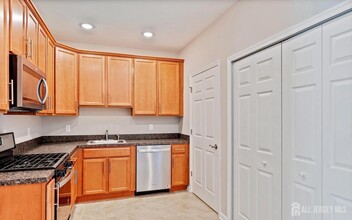 944 Halifax Pl in Trenton, NJ - Building Photo - Building Photo