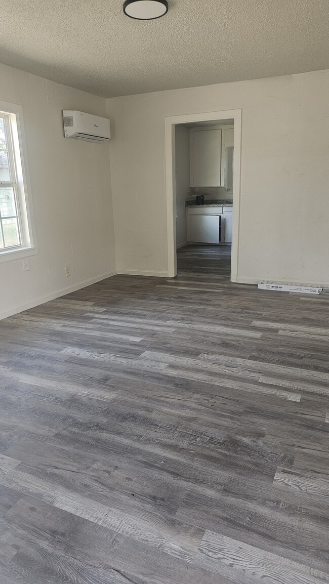 7956 Hull Ave in Dallas, TX - Building Photo - Building Photo