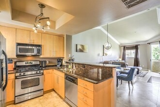 260 E Flamingo Rd in Las Vegas, NV - Building Photo - Building Photo
