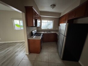5401 W Olympic Blvd in Los Angeles, CA - Building Photo - Building Photo