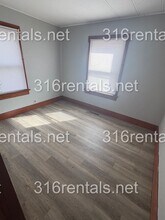 905 E 8th St in Newton, KS - Building Photo - Building Photo