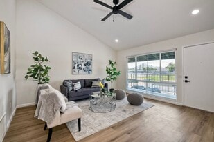 1817 E Grand Ave in Escondido, CA - Building Photo