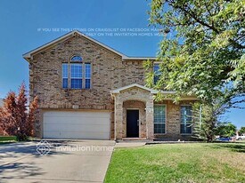 1233 Juniper Ln in Burleson, TX - Building Photo