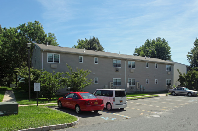 Paumanack Village III in Greenlawn, NY - Building Photo - Building Photo