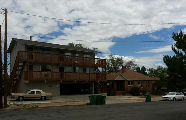 751 Lander St in Reno, NV - Building Photo - Building Photo