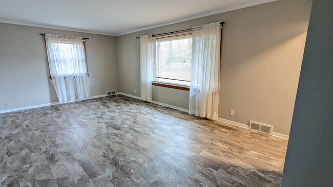 614 E Sunset Dr in North Muskegon, MI - Building Photo - Building Photo