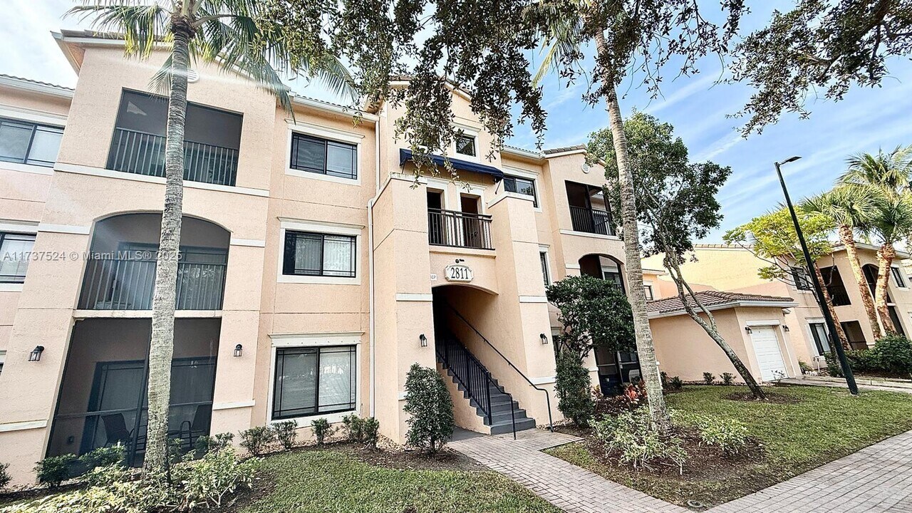 2811 Grande Pkwy in Palm Beach Gardens, FL - Building Photo