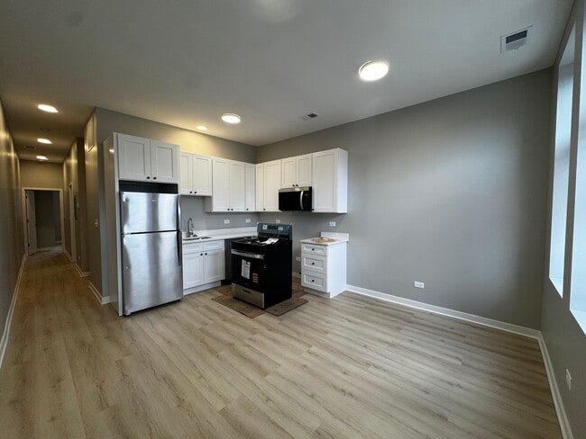 4007 W School St in Chicago, IL - Building Photo - Building Photo