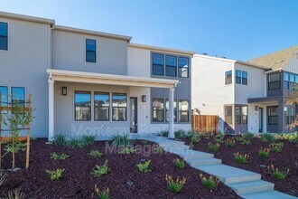 108 8th St in Marina, CA - Building Photo - Building Photo