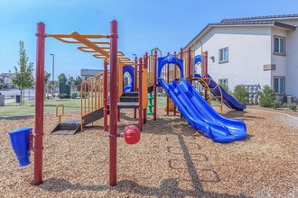 Sablewood Gardens Apartments in Bakersfield, CA - Building Photo - Building Photo