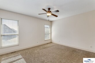 907 Threewood Ct in Andover, KS - Building Photo - Building Photo