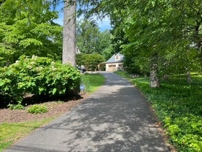 8820 Burning Tree Rd in Bethesda, MD - Building Photo - Building Photo