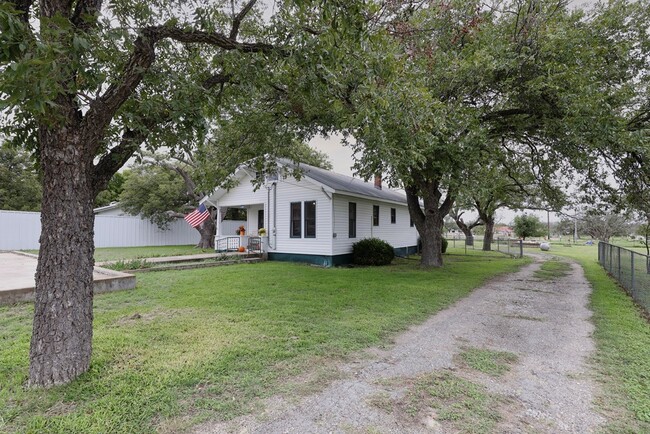 23181 US Hwy 290 in Harper, TX - Building Photo - Building Photo