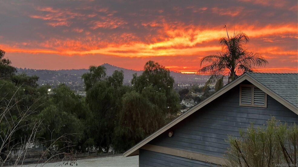 2062 Valley Rim Rd in El Cajon, CA - Building Photo