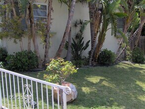 1222 S Dunsmuir Ave in Los Angeles, CA - Building Photo - Building Photo