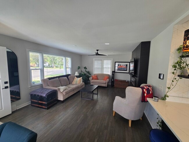 1124 Somonauk St in Sycamore, IL - Building Photo - Building Photo