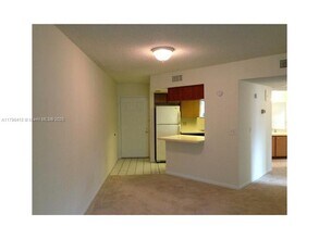 8343 Lake Dr in Doral, FL - Building Photo - Building Photo