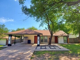 111 Meteor Dr, Unit A in Austin, TX - Building Photo