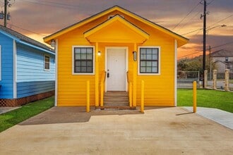 11357 Gil Rodriguez Lp W in Houston, TX - Building Photo - Building Photo