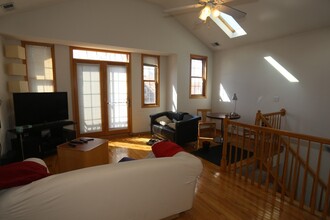 819 N Wood St, Unit J04P in Chicago, IL - Foto de edificio - Building Photo