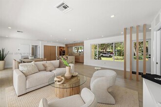 7460 SW 126th St in Pinecrest, FL - Building Photo - Building Photo