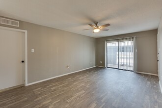 The Reserve at Lake Highlands in Dallas, TX - Building Photo - Building Photo